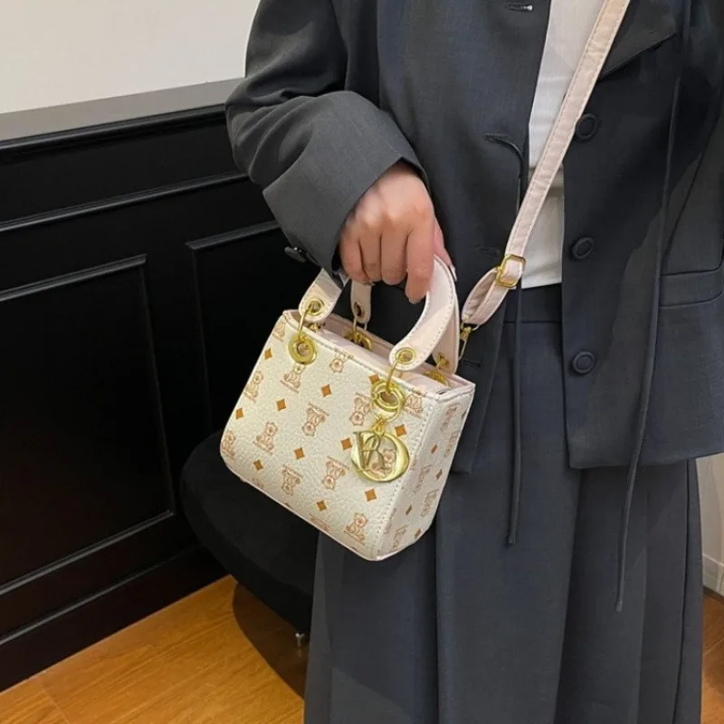 

Contemporary Art Scene Bag For Women Statement Underarm Shoulder Bag For Creative Communities