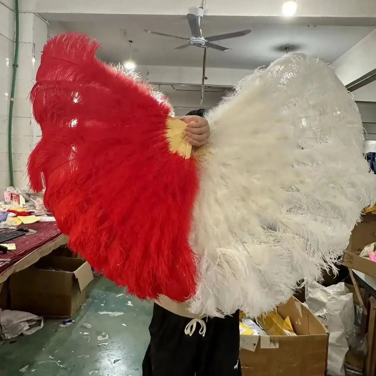 White Ostrich Feather Fan 13 Bones 100/130cm Hand Held Folding Fan for Performance Dance Fans Party Stage Carnival Show Props