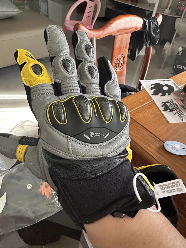 

Motocross Wear-resistant Motorcycle Gloves Anti-fall Riding Motobiker Breatheable \ Genuine Leather Carbon Fiber Protector Luvas