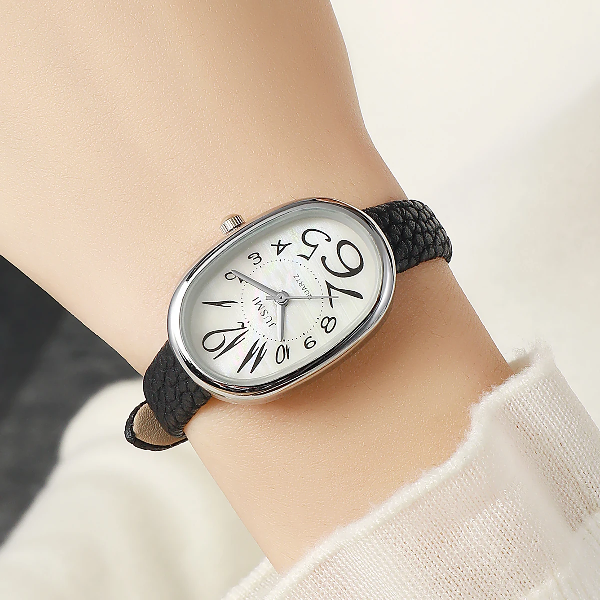 

Новая модель, в корейском стиле, модная, минималистичная, уникальная, в стиле ретро, в стиле Харадзюку, подходит для студентов, кварцевый ремешок, парные часы, электронные.