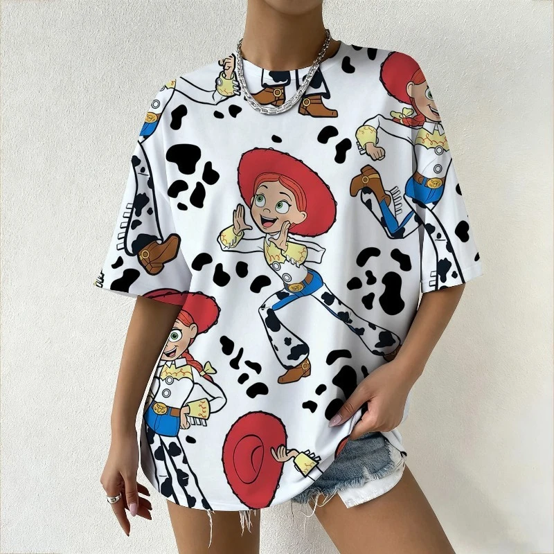 تي شيرت نسائي من Disney Toy Story Jessie Graphic تي شيرت صيفي كبير الحجم بأكمام قصيرة ملابس خروج يومية وتصميم عصري تي شيرت كاجوال