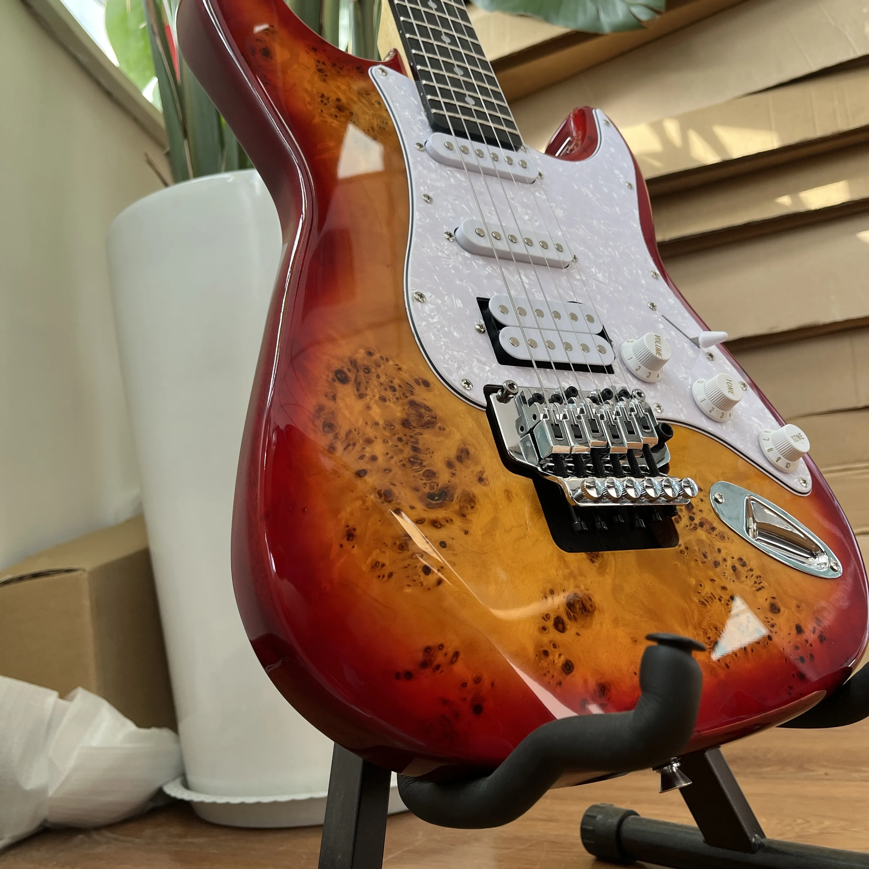 جيتار كهربائي برتقالي مصنوع احترافيًا مصنوع من جسم الماهوجني ولوحة أصابع من خشب الورد. شحن مجاني.