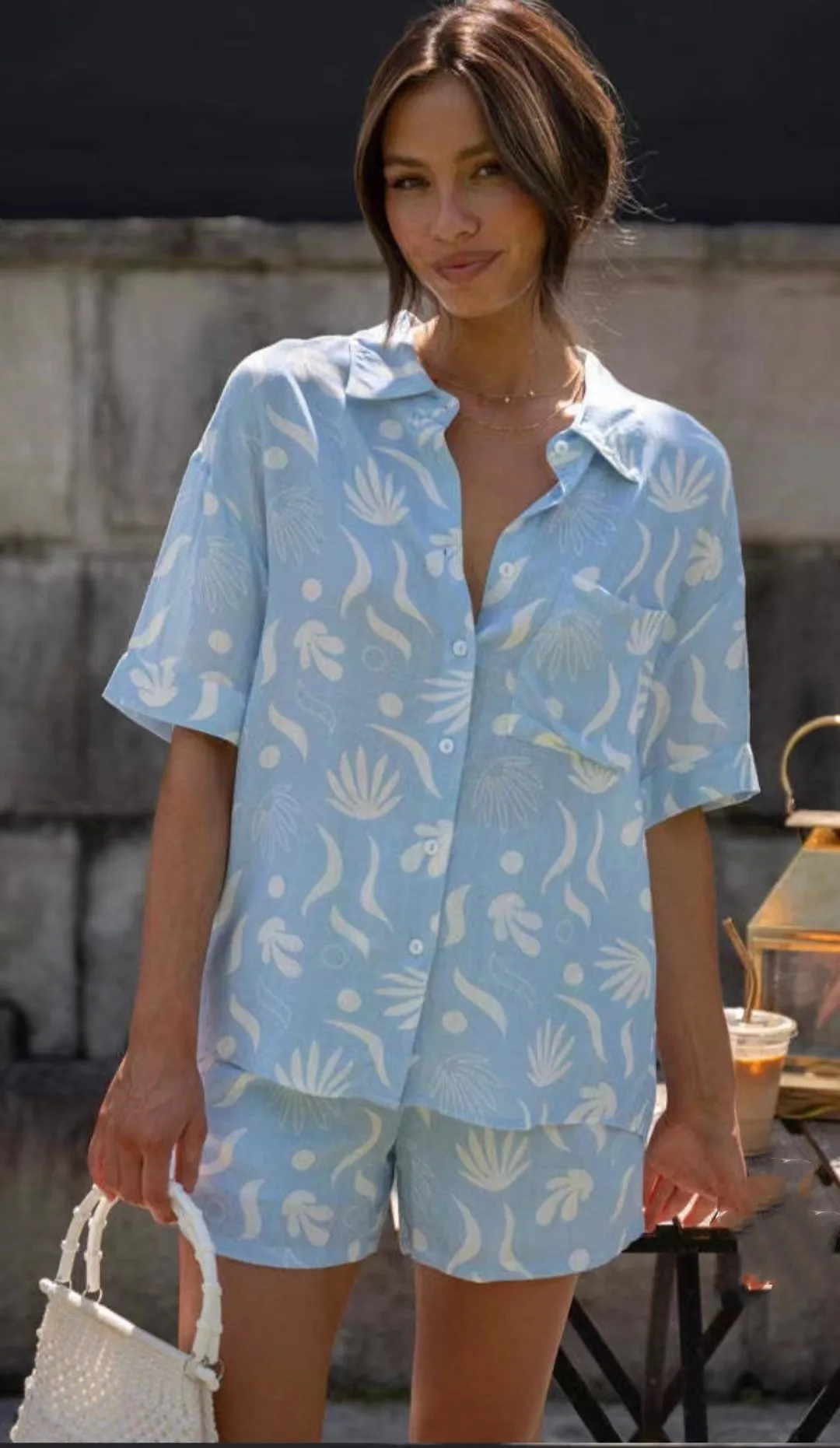 

Летний модный повседневный костюм с принтом, топ с короткими рукавами, шорты, комплект из двух предметов, женская рубашка с воротником на пуговицах, комплект с шортами