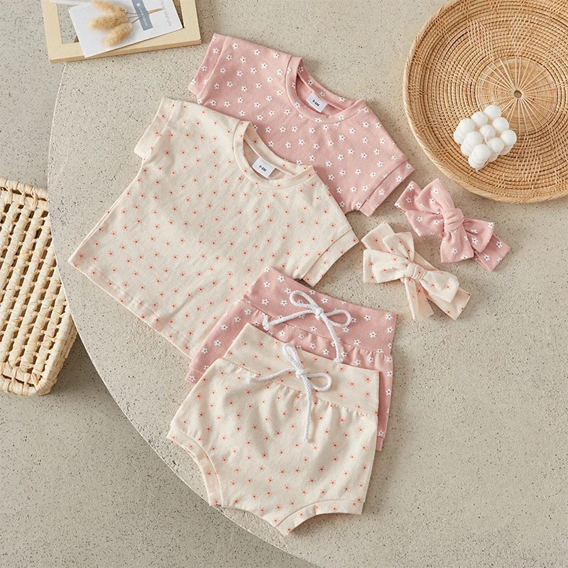 

Baby Girl Summer Casual Clothes Flower Print Short Sleeve Round Neck T-Shirt with Shorts and Headband Outfit