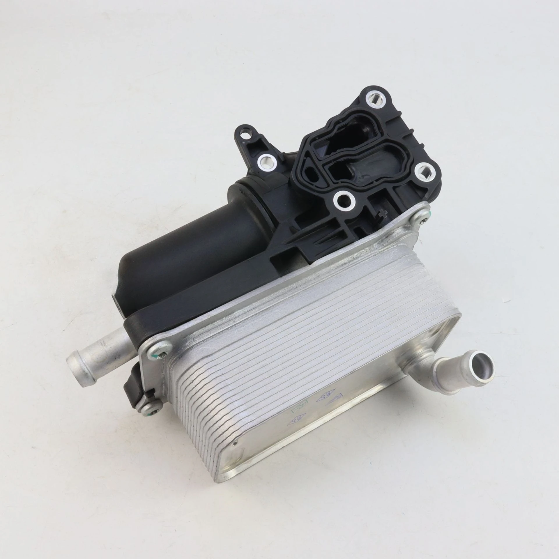 

Suitable for Mercedes-Benz W246 W176 W117 automotive oil cooler 2465010501 2465010101