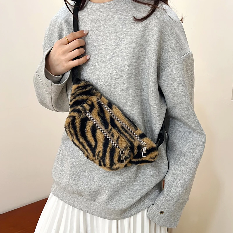 Plush Waist Bag New Lamb Fleece Chest Bag Autumn Winter Cute Women\'s Crossbody Bag Fashionable Small Shoulder Bag Wholesale