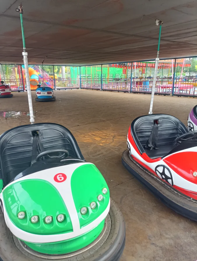 子供と大人向けの屋外遊園地設備、2人乗りスカイネット電動バン - Outdoor Children'S Park のレビューと価格