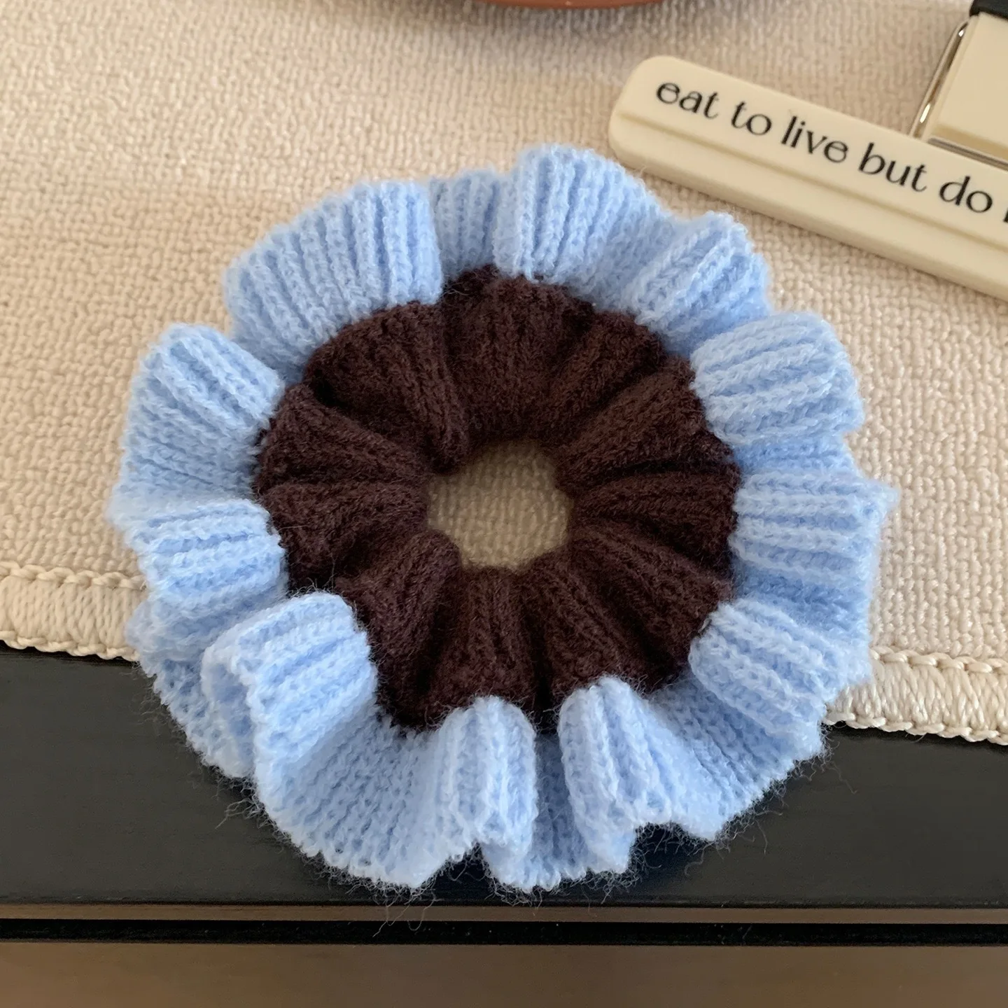 قطعة واحدة من خيوط محبوكة ملونة على الطراز الكوري، ربطة شعر على شكل كعكة كبيرة، إكسسوار شعر للخريف والشتاء،