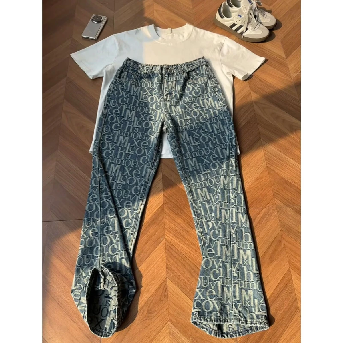 

Мужские джинсы с вышивкой в стиле ретро, американские, с буквенным принтом, весна-лето, модные, прямые, слегка расклешенные, из хлопка и полиэстера