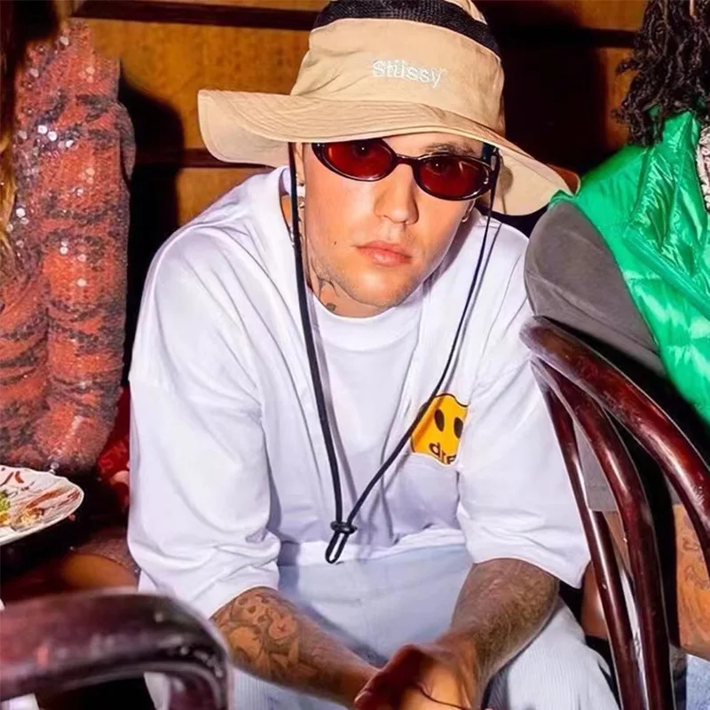 تي شيرت Drew House عالي الجودة مبتسم بأكمام قصيرة ملابس الشارع الأمريكية متعددة الاستخدامات وجيب كبير الحجم للجنسين 100% قطن