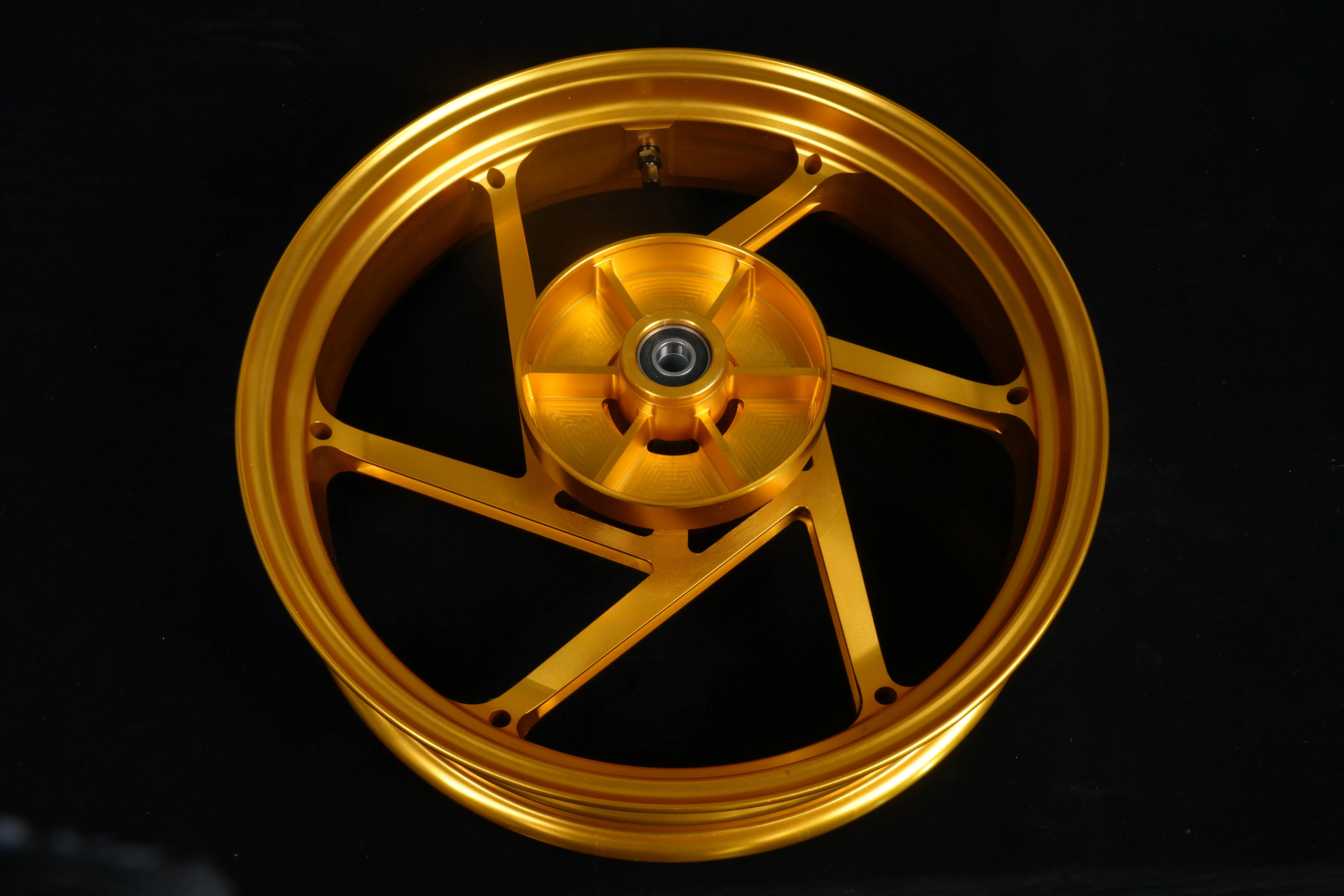 محور عجلة مزورة عالي الجودة لمكونات نظام جسم الدراجة النارية 400