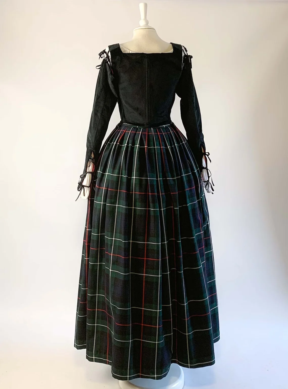 Disfraz Medieval renacentista para mujer, vestido negro de terciopelo mackenie y tartán, mangas extraíbles del siglo 16, trajes de fiesta