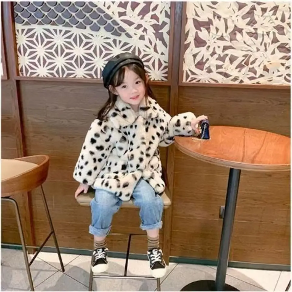 

Пальто с леопардовым принтом для мальчиков и девочек, свободное и стильное, с отложным воротником, осенне-зимнее, из плюшевого меха, толстое, детская одежда