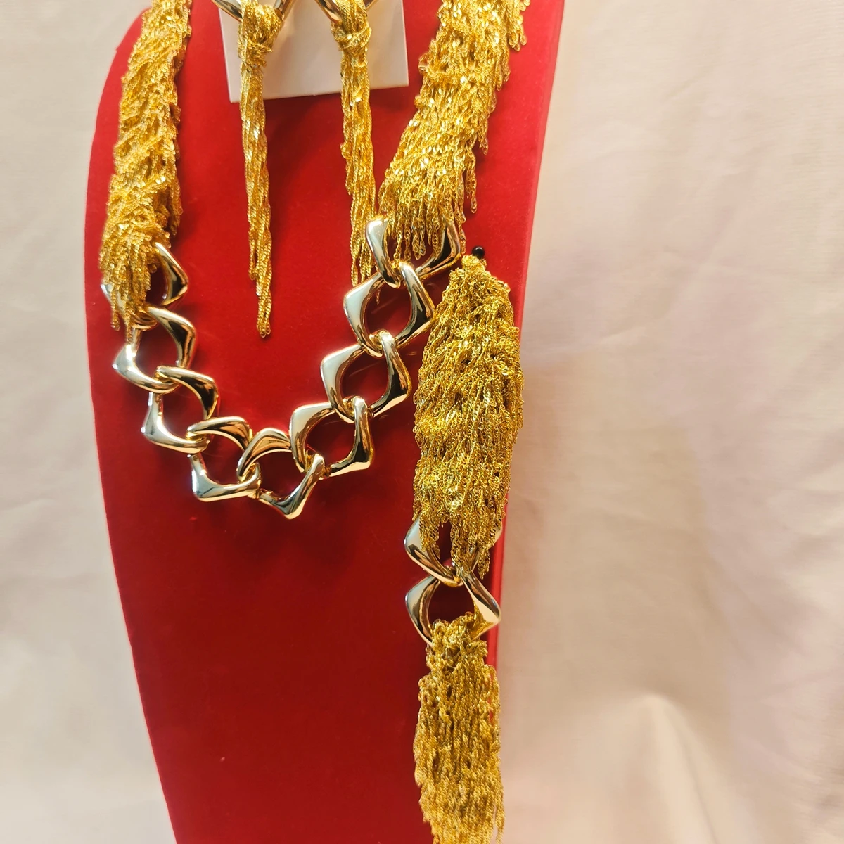 New Fashion High-end Dubai 24K Gold Plated Necklace Earrings Bracelet Delicate Wedding Party Jewelry Set for Beloved 555 view 4