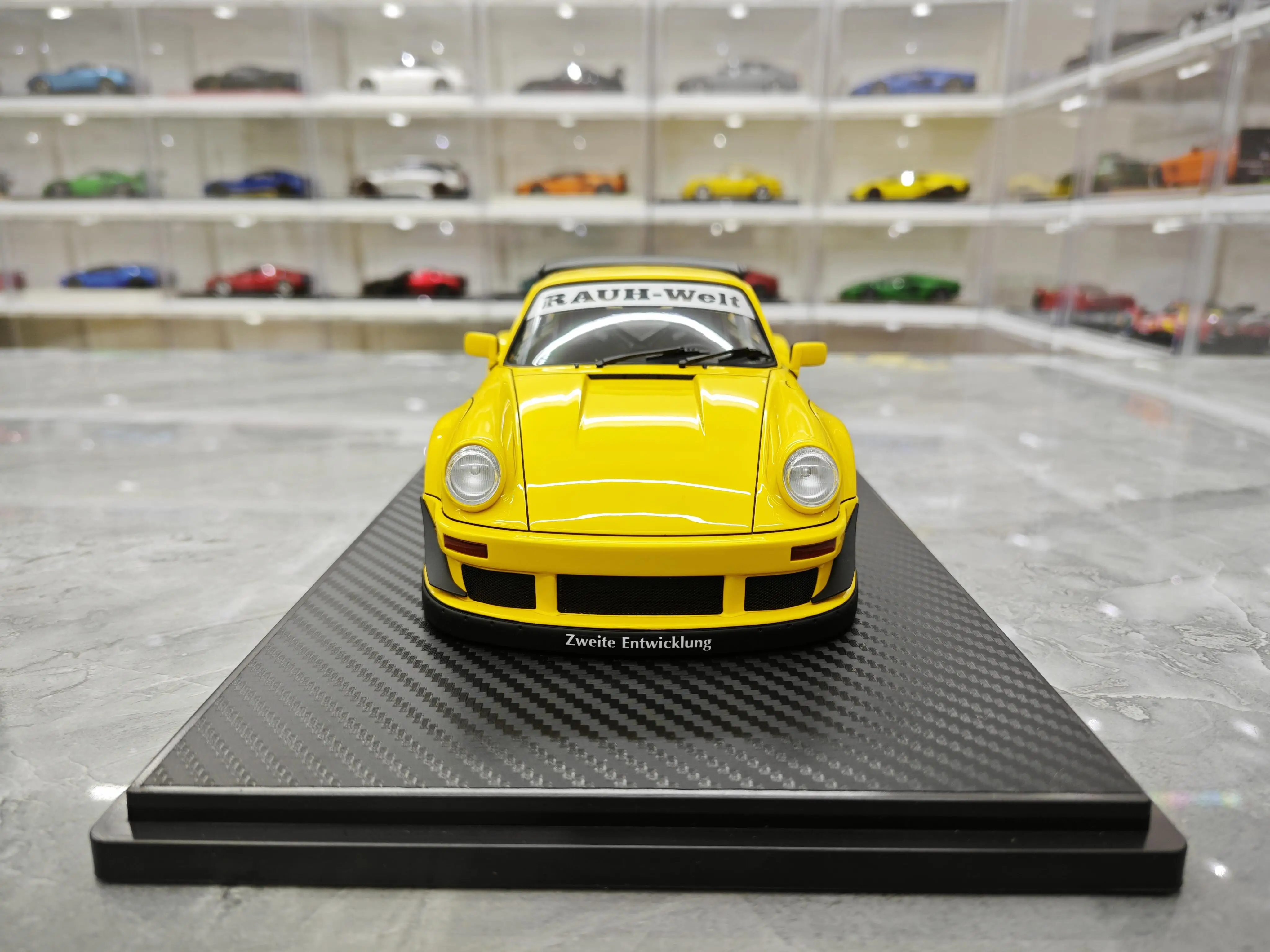 IG 911 RWB 930 JDM Modified Simulation Resin Car Models Collectible Ornaments 1/18 Gifts yellow