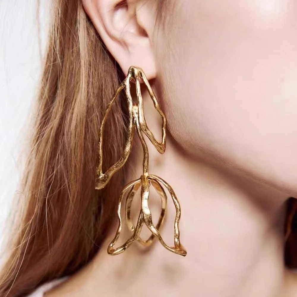 

Vintage Metal Hollow Leaves Drop Earrings for Women European and American Personality Exaggerated Bridal Wedding Jewelry Gift
