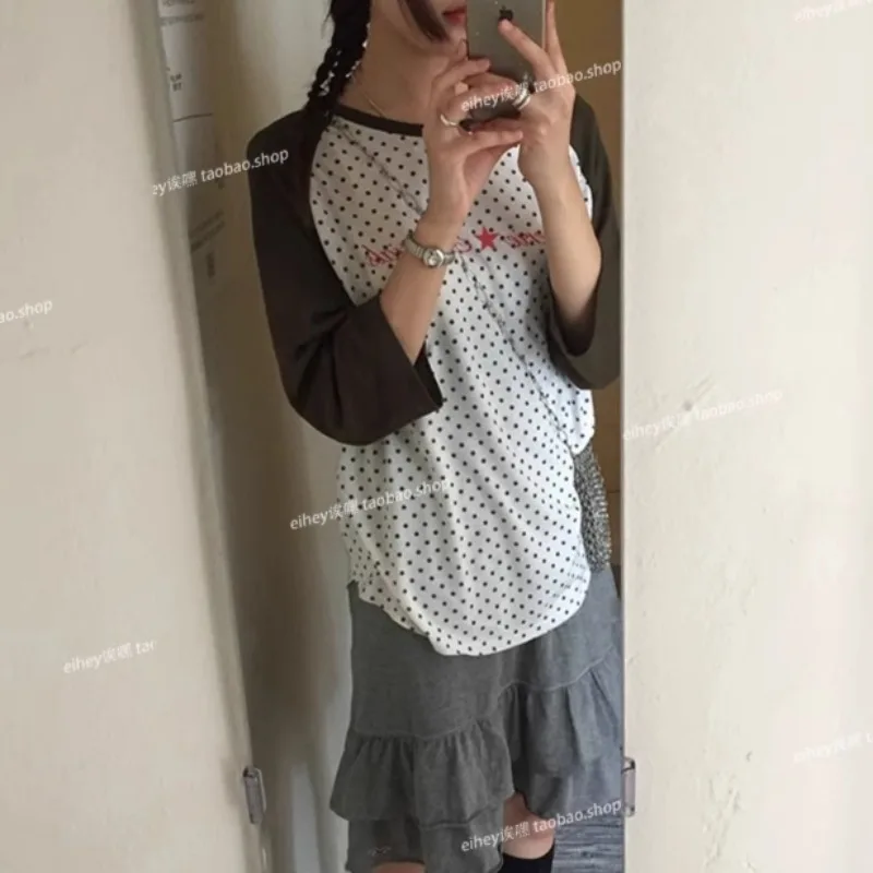 س الرقبة إلكتروني طباعة البولكا نقطة عادية قصيرة الأكمام تي شيرت المرأة 2025 ربيع جديد شارع العليا التباين اللون المرقعة سليم القمم