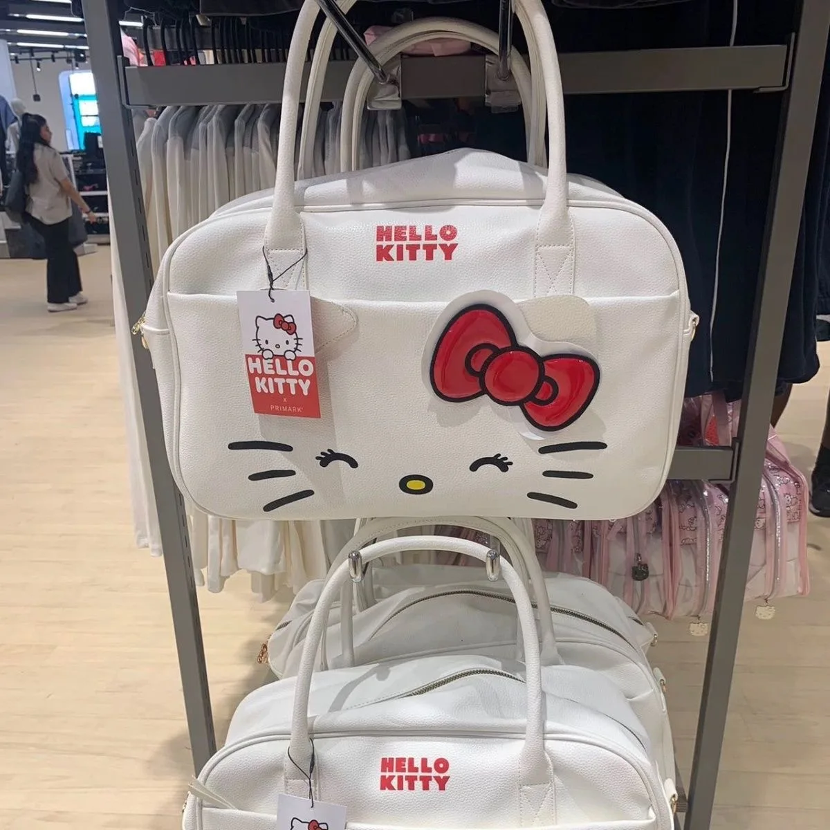 

Sanrio HelloKitty cartoon cute one-shoulder Katie portable fitness bag slanted bow travel bag gym bag large capacity