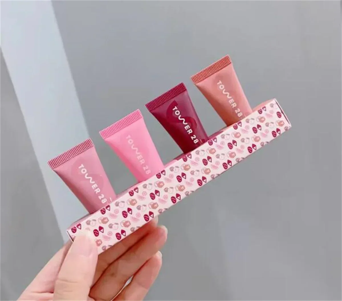 Tower 28 Beauty Mini Lil Softies bálsamo labial teñido ciruela de azúcar hidratación profunda suavizante líneas de labios cuidado diario de los labios 4*5g