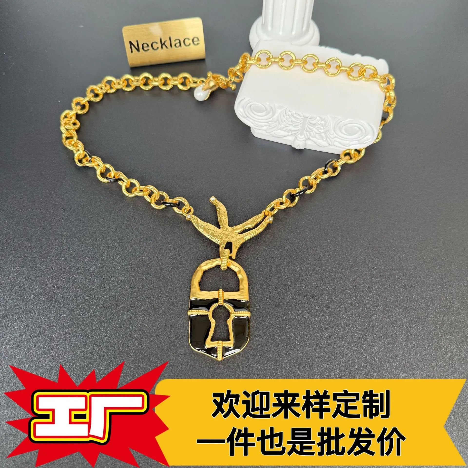 

Retro Ear Shape Necklace Luxury Collarbone Chain