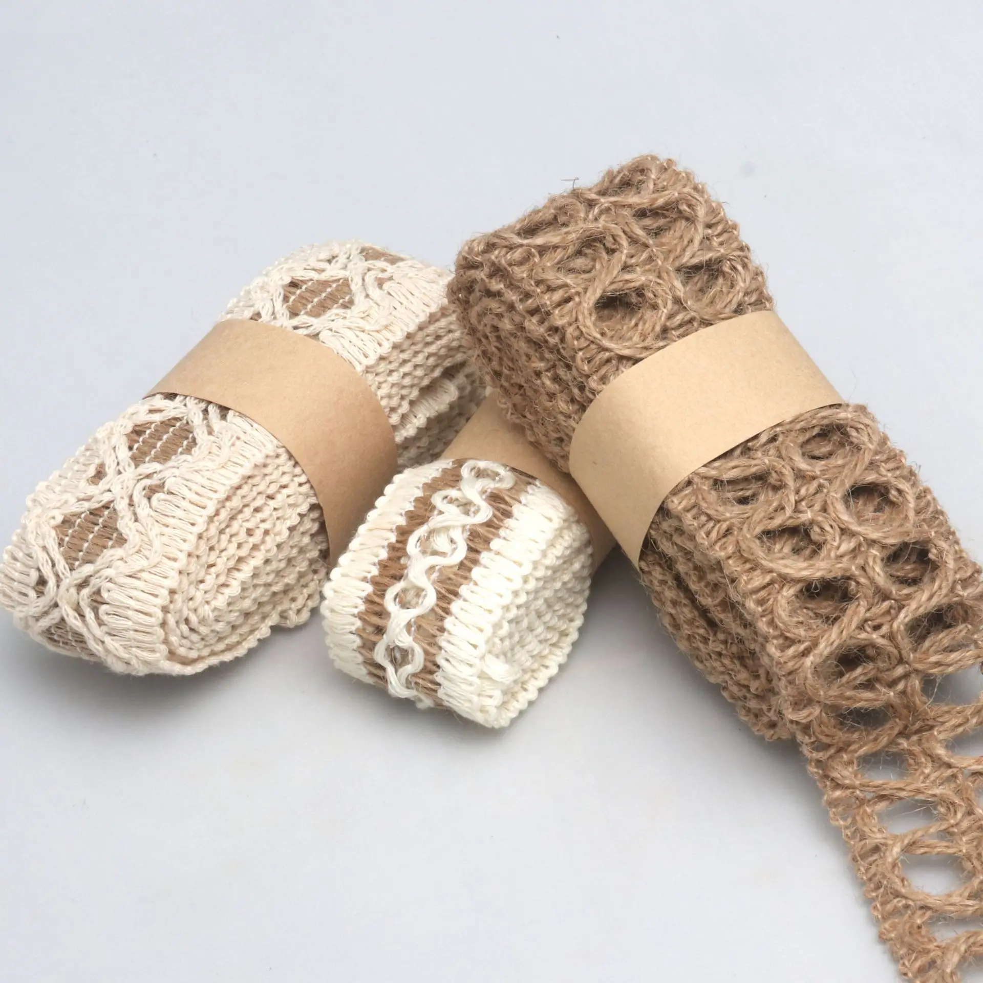 2 jardy Naturalny ﻿ Wstążka jutowa do rustykalnych dekoracji ślubnych, wstążka lniana w stylu vintage, do rękodzieła DIY, pakowania prezentów i pakowania kwiatów.