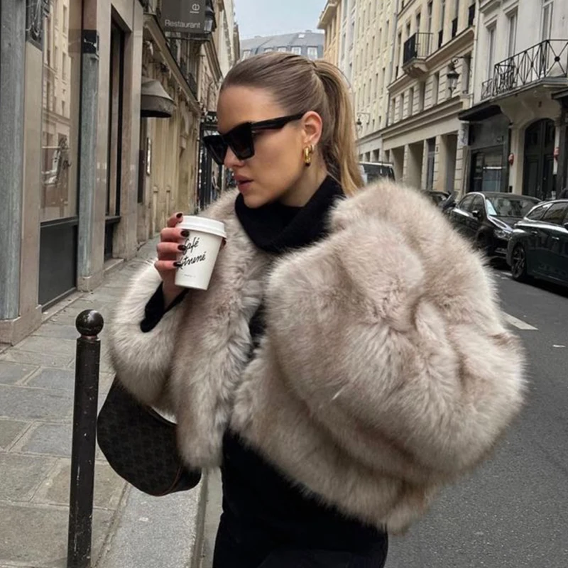 Kultowy tydzień mody ulicznej Luksusowa marka Gardient Cropped Faux Fur Coat Women Winter 2024 Hot Cool Girls Fluffy Short Fur Jacket