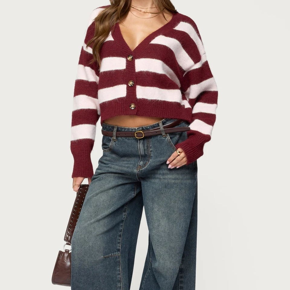 

Women Striped Cropped Sweater V Neck Buttoned Pullover Lightweight Stylish Casual Fall Sweatshirts For Daily Wear