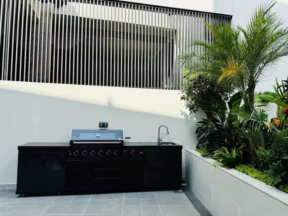 Modern 2.37m modular outdoor kitchen suite with LED lighting