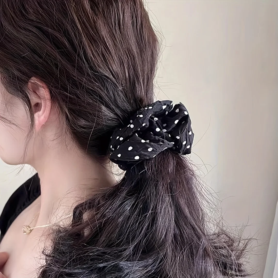 2 Buah Ikat Rambut Scrunchies Polka Dot Hitam & Krem - Aksesori Rambut Elastis Minimalis Retro