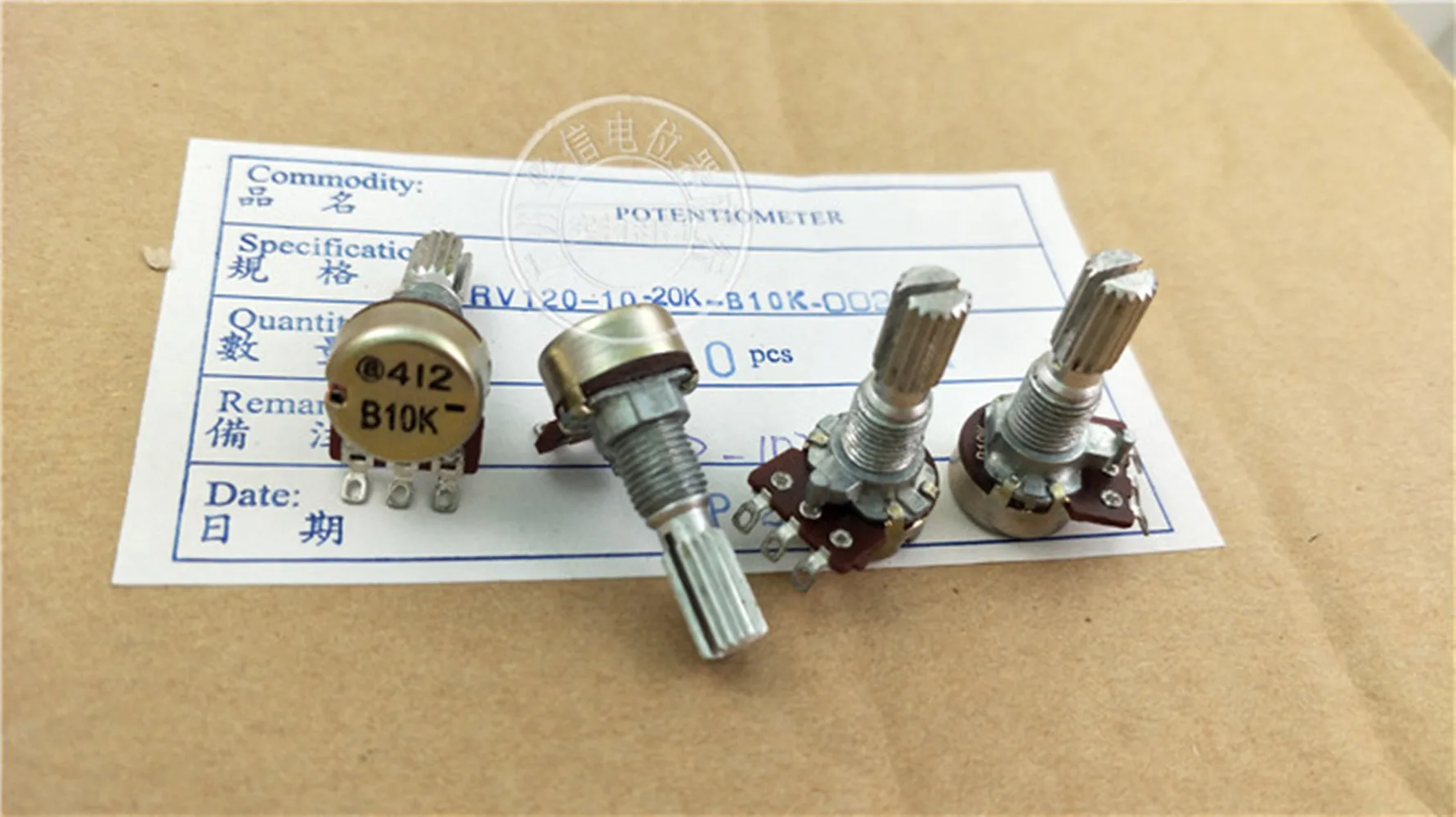 

Оригинальный новый 100% одиночный потенциометр 125N RV120-10-20K-B10K, длина ручки 20 мм (ПЕРЕКЛЮЧАТЕЛЬ)