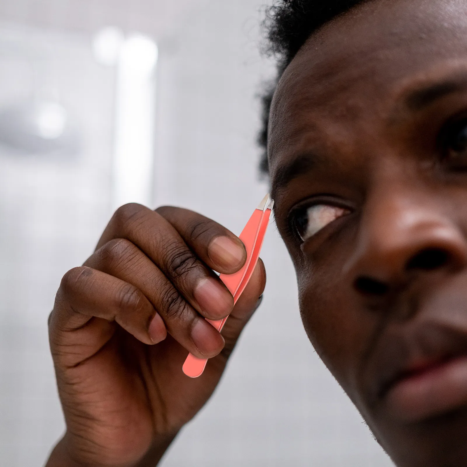 

Набор из 4 пинцетов для бровей из высококачественной нержавеющей стали: компактные зажимы для коррекции бровей, накладных ресниц и ухода за двойными веками