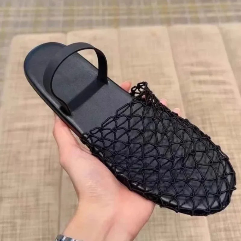 Sandalias de Punta cerrada de diseñador para mujer, zapatillas planas de rejilla huecas, Color sólido, Color negro, 2024