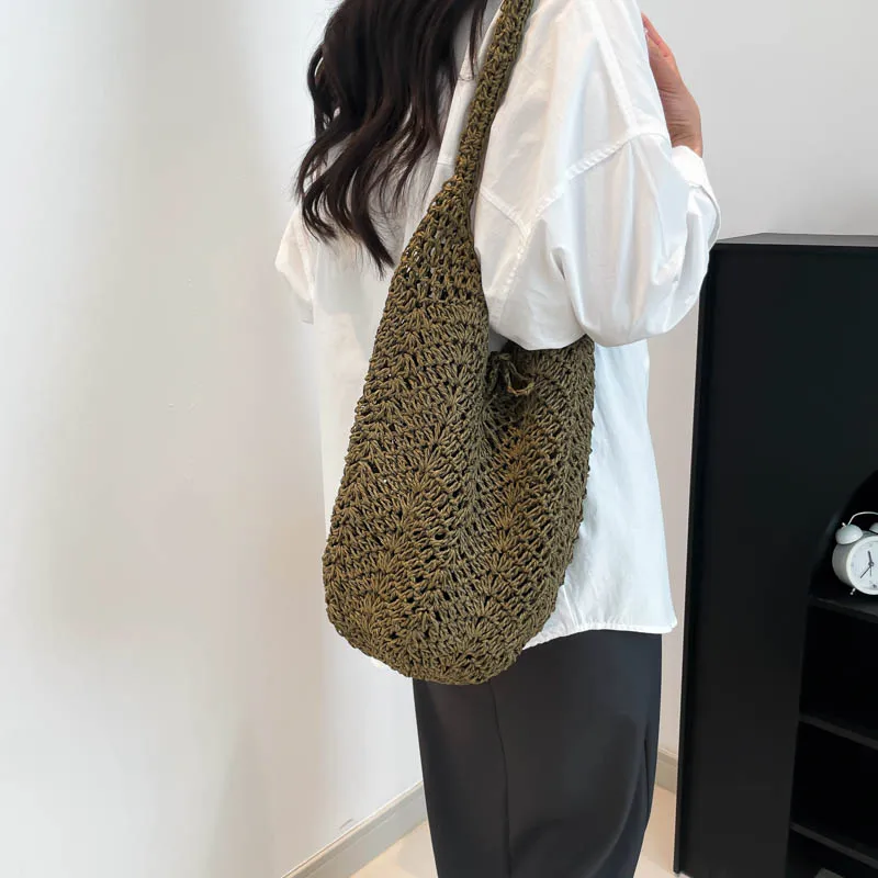 Women Straw Woven Bag Fashion Shoulder Bag Large Capacity Stylish Handbag Hollow Out Chic Hobo Bag Lightweight Summer Beach Bag