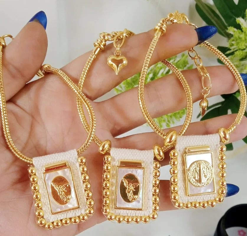 سحر اليدوية الدينية الكاثوليكية مطلية بالذهب سان بينيتو الصليب يسوع مريم العذراء أم اللؤلؤ شل قلادة الأساور