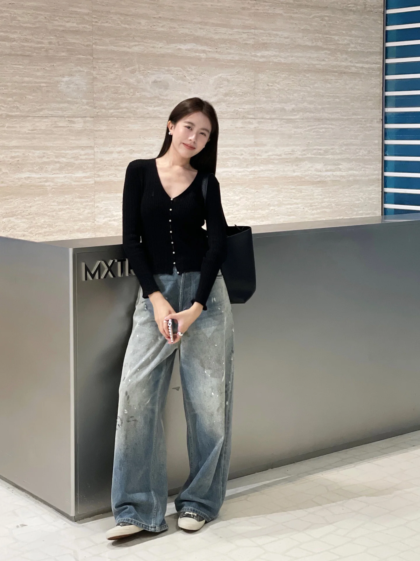 

Модные женские джинсы с широкими штанинами прямого кроя, с эффектом потертости, с высокой талией, на молнии, с принтом в виде разбрызганных чернил