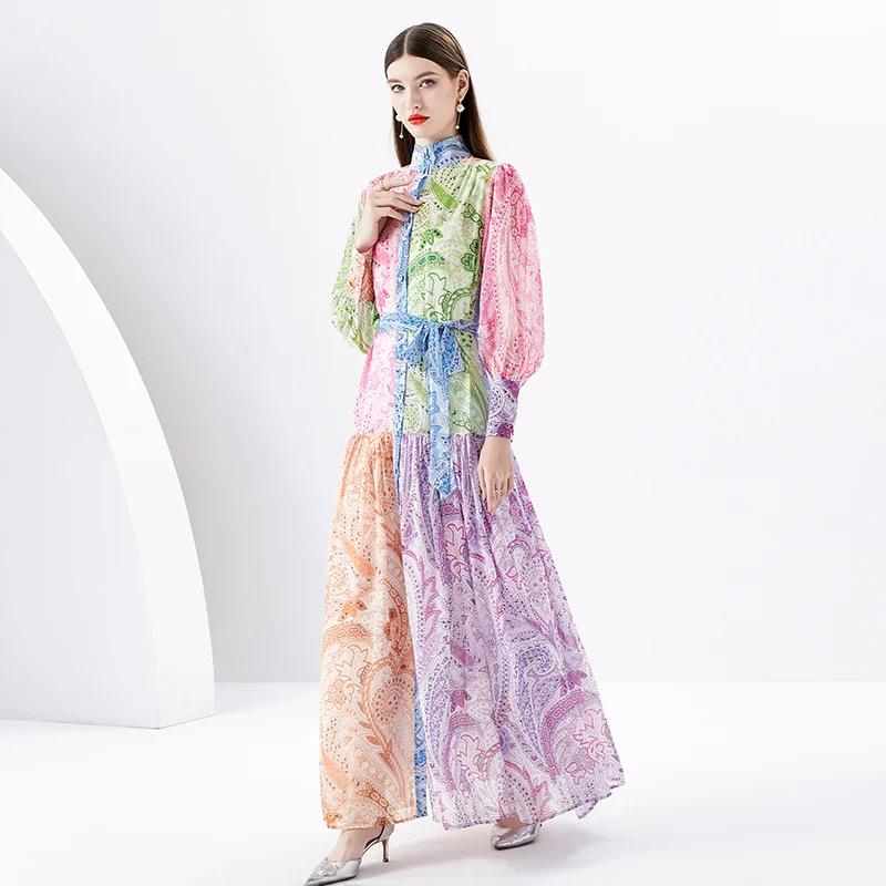 

Весна 2024, ранняя весна, праздник, длинное платье с принтом, воротником-стойкой и волнистым принтом