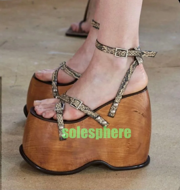 

Lady Wooden Platform Vintage Style Sandals Snakeskin Printed Buckle Strap Patten High Heels Summer Sandals Footwear Runway Pumps