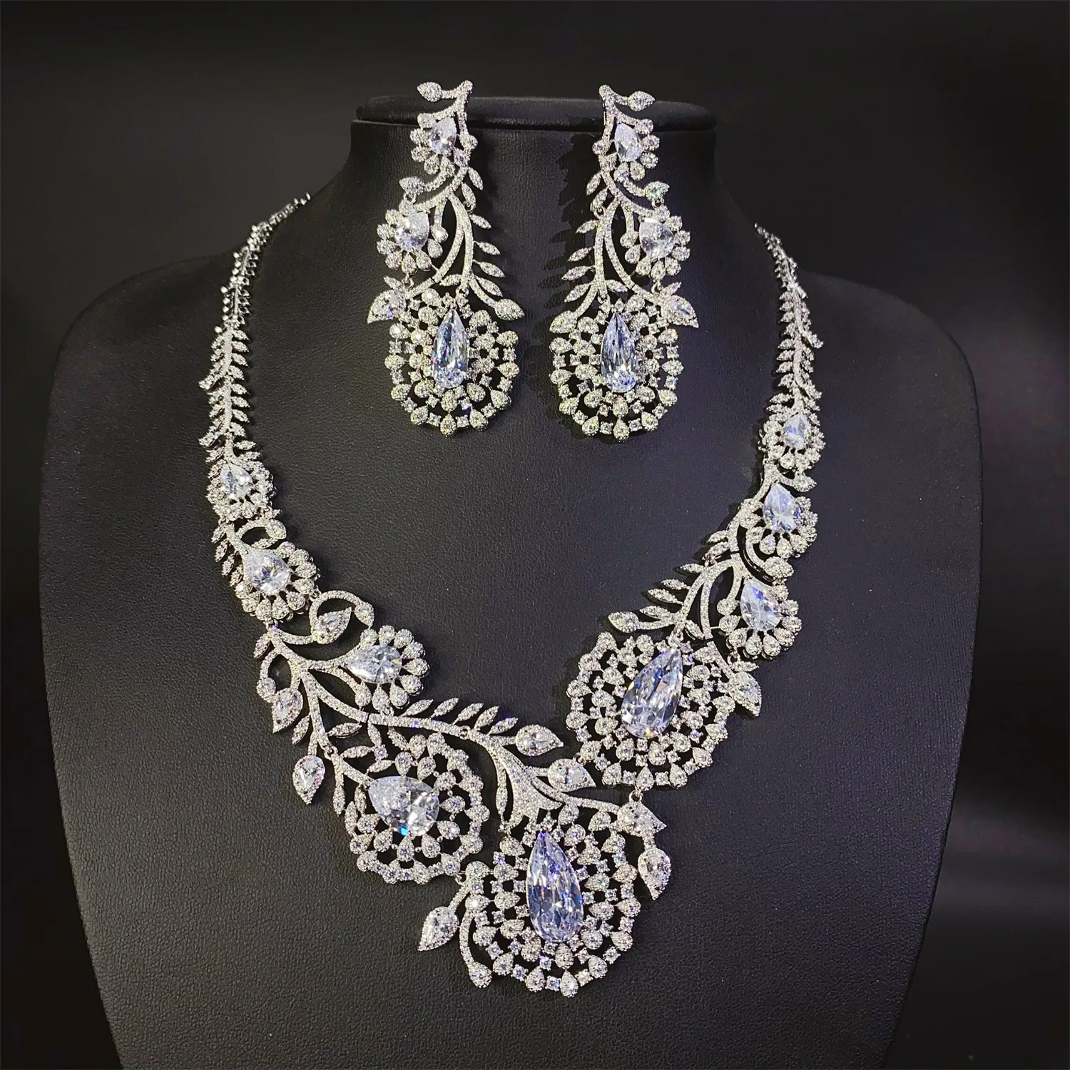 wedding bride luxury jewelry sets large flower plant necklace earrings shiny zirconia red white green blue jewelry dinner party