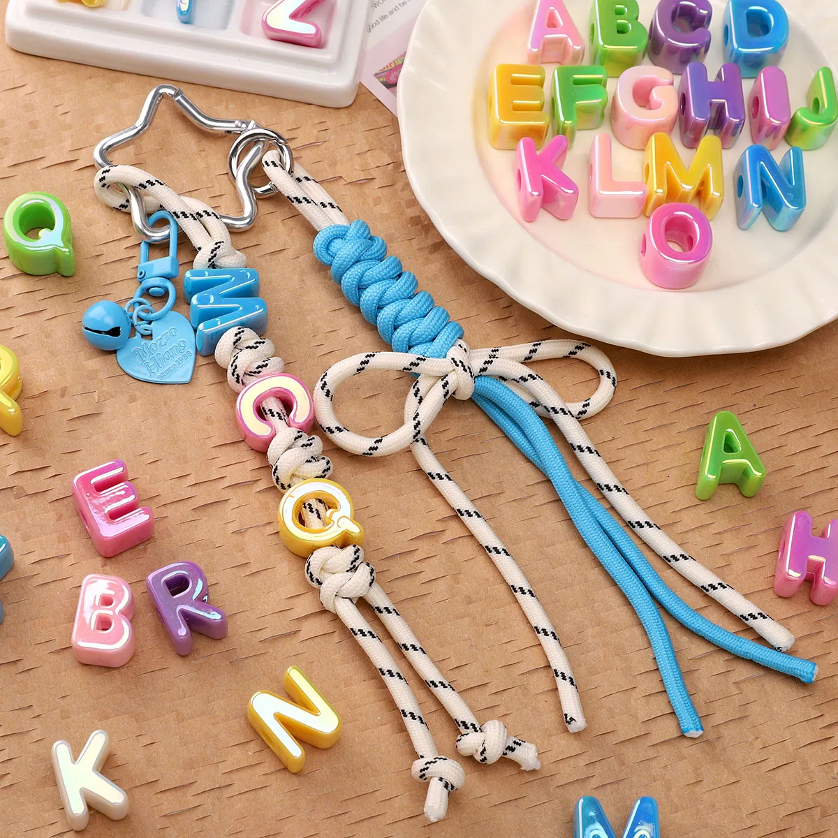 10 Stück A-Z galvanisierte Acryl-Buchstabenperlen mit großem Loch für DIY-Handyband, Schuhschnalle, Schmuckherstellung, Festivalgeschenke – Detail 5