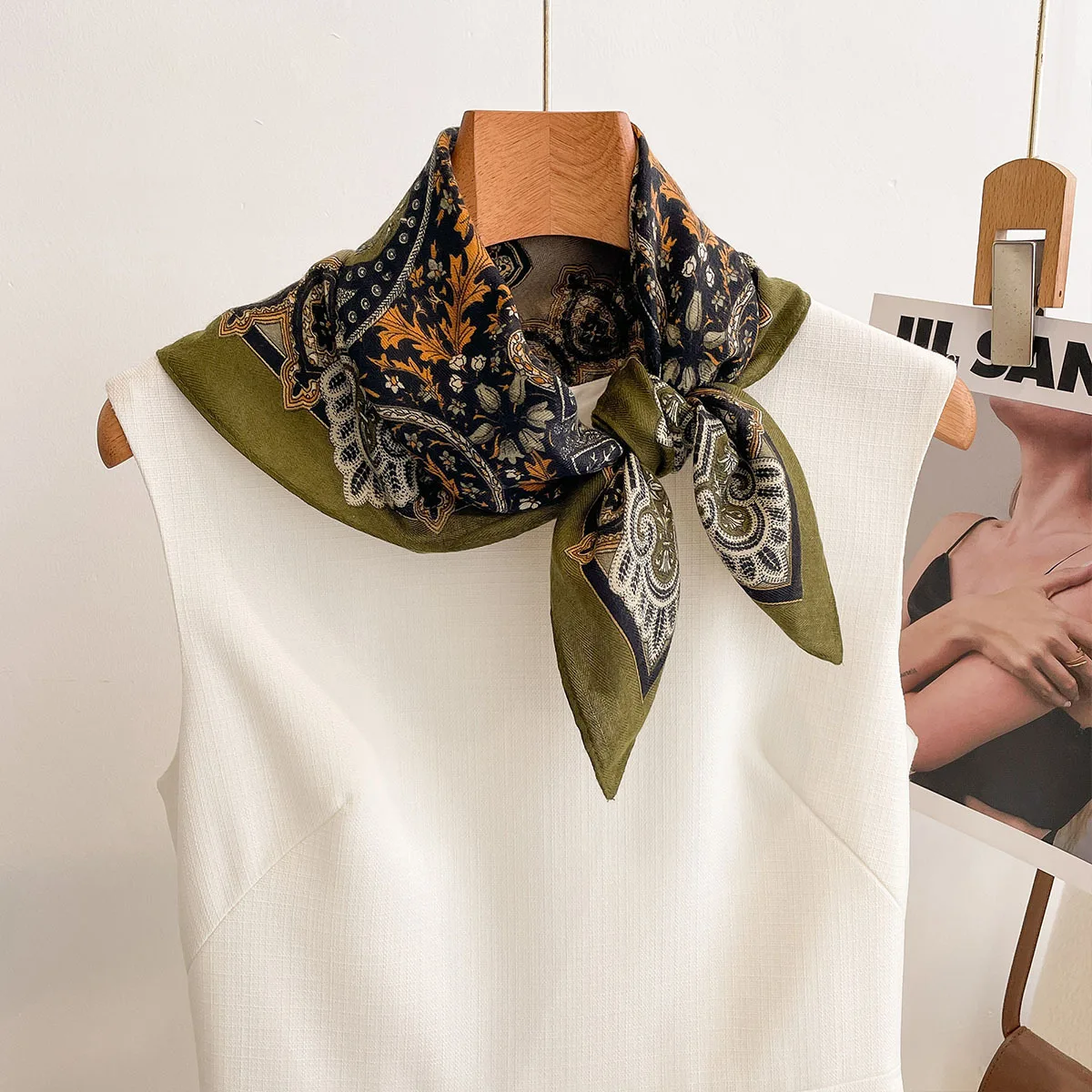 

Fashion Bandana Neck Scarfs For Women Floral Print Handkerchief Hijab Scarf Female Luxury Headband Soft Neck Scarves 68cm