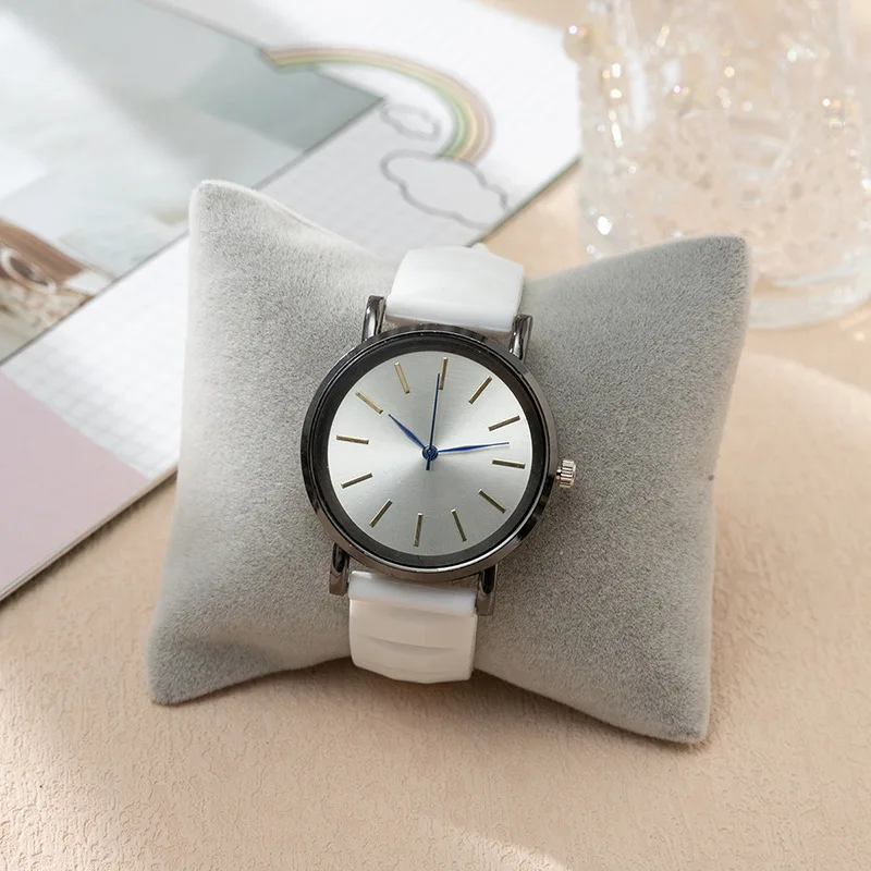 Montre à quartz simple pour femme, montre-bracelet rayée en silicone, horloges de marque bleues, nouvelle mode pour femme, 2024