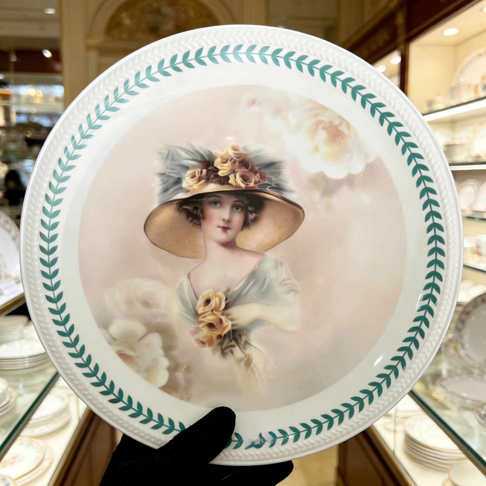 

European Style Retro Western Girl 10-inch Ceramic Western Dish European Afternoon Refreshment Pastry Dish