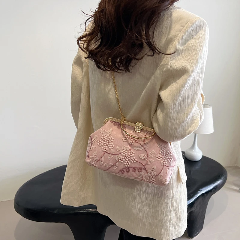 

Handmade Embroidery Flower with Handle for Women Chain Shoulder Bags Clutch Vintage Chinese Style Evening Bags