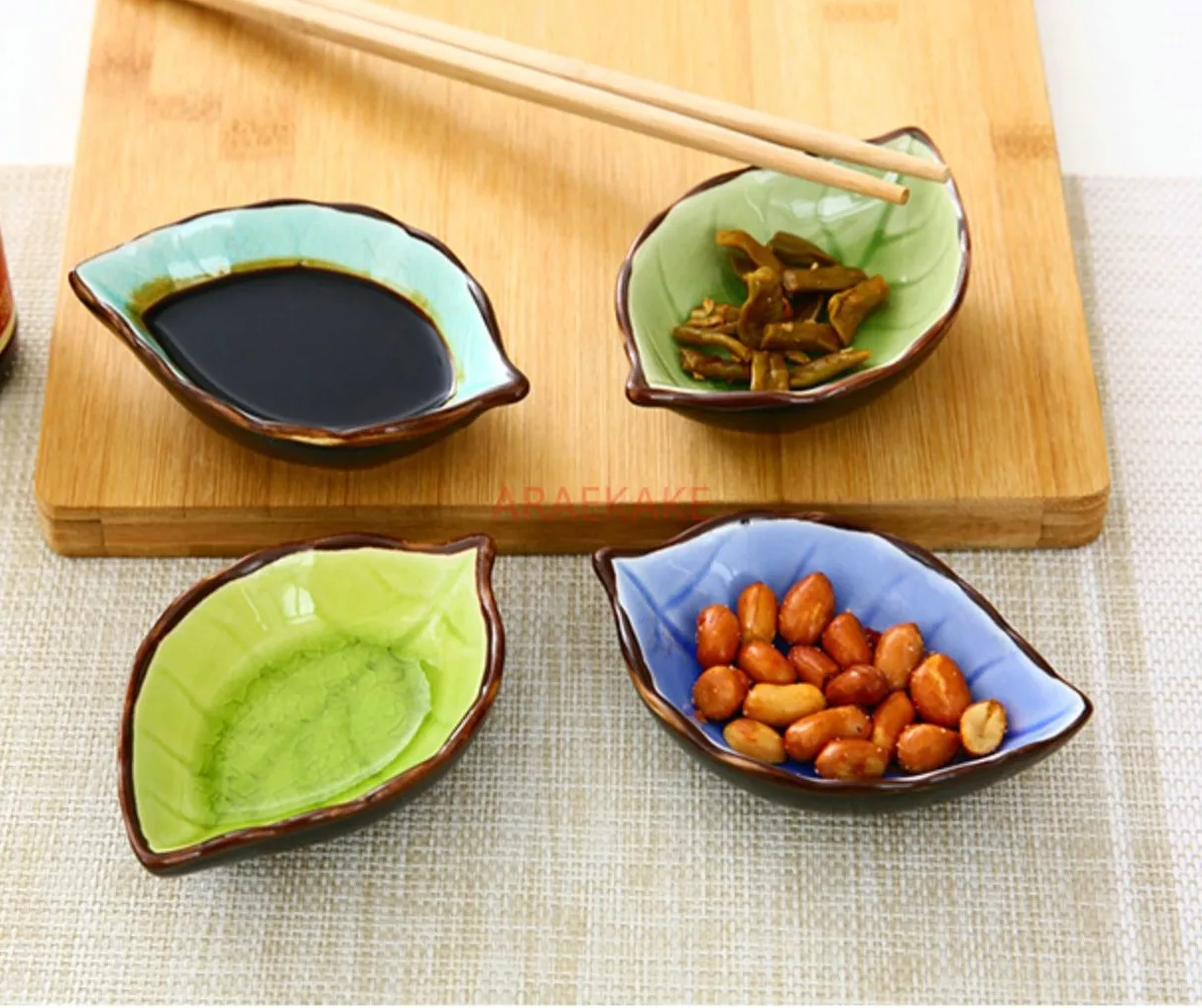 Four imitation leaf ceramic small plates, tableware, vinegar plates, soy sauce plates, seasoning plates, bone plates, vegetable