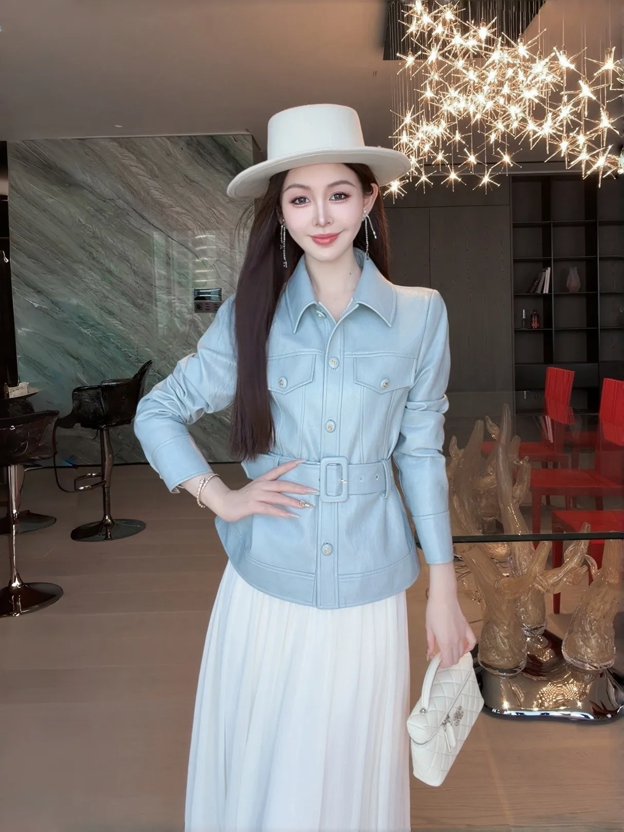 エレ クラシック ブルー レザー ジャケット レディース シルエット ウエストマーク メタルブルー 春 2026 新作 ファッション ショートコート