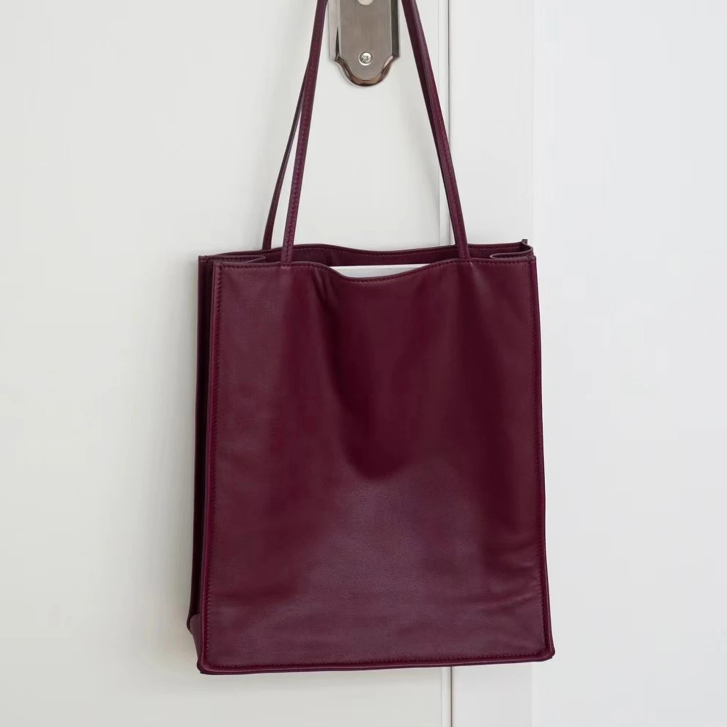 

New 24cm Genuine Leather Tote Bag for Women Large Capacity Shoulder Handbag Inside & Outside Real Leather Minimalist Design