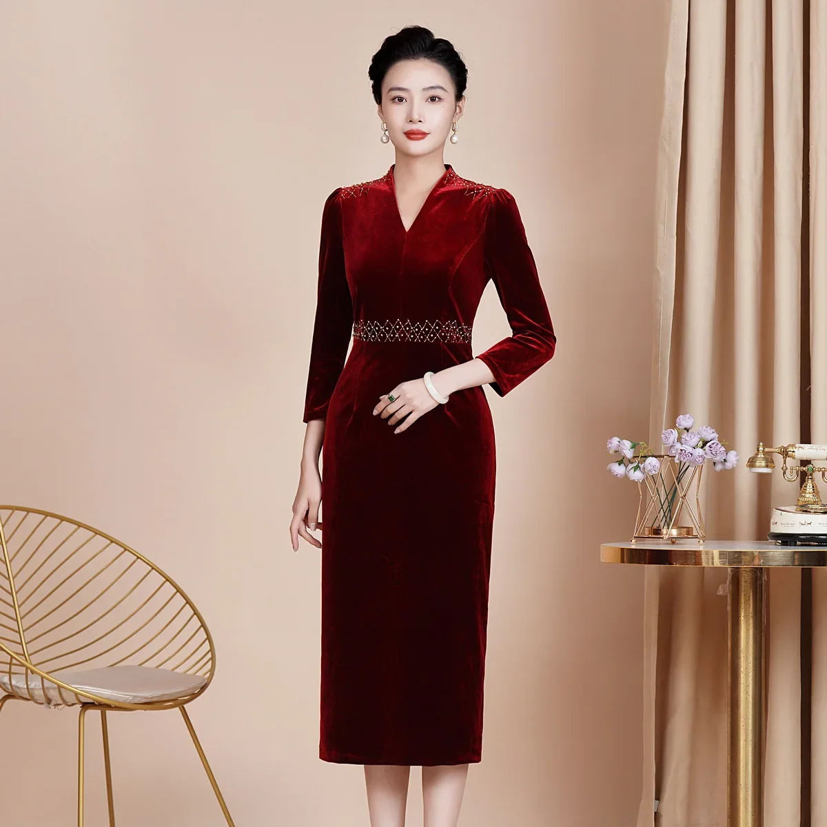 

Yourqipao Chinese Winter Wedding Dress for Mother Long Sleeve Cheongsam V-Neckline Qipao Evening Dress