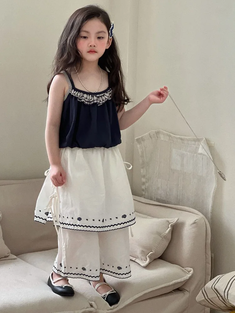 Mädchen-Set im koreanischen Stil: Sommer 2026 – Neues, stilvolles Spitzen-Camisole-Top und vielseitige Freizeithose mit Blumenmuster, zweiteilig