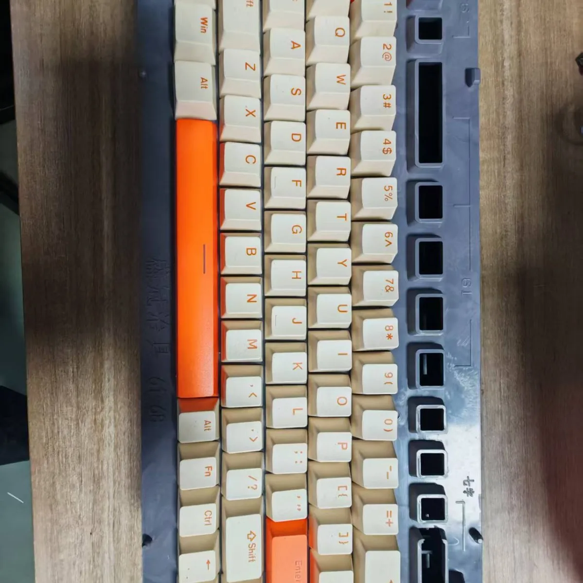 

Universal two-color keycaps free matching one-piece delivery keycaps not keyboard Bluetooth
