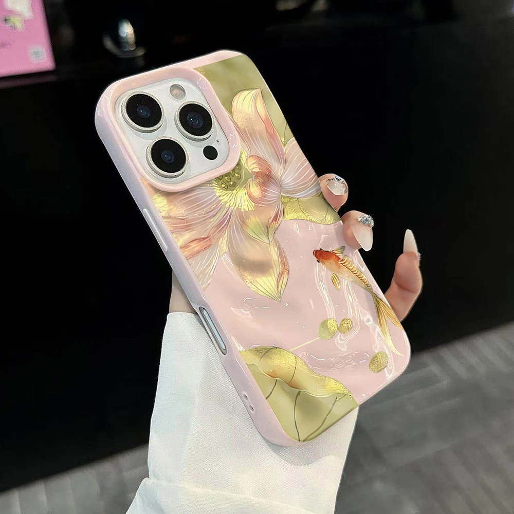 Luxuriöse Koi- und Lotus-Glücks-Handyhülle für iPhone 17 16 15 14 13 12 11 Pro Max 14 Plus 17 Air Falten-Wellen-Soft-Silikon-Cover – Detail 3